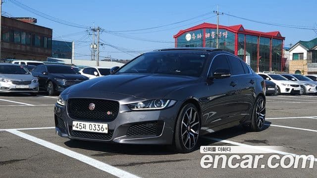 Jaguar XE Prestige, 2016 1