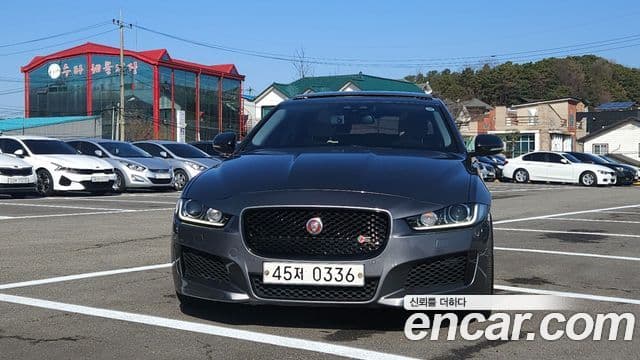 Jaguar XE Prestige, 2016 3