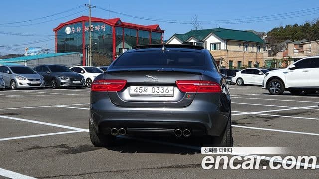 Jaguar XE Prestige, 2016 4