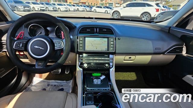 Jaguar XE Prestige, 2016 7