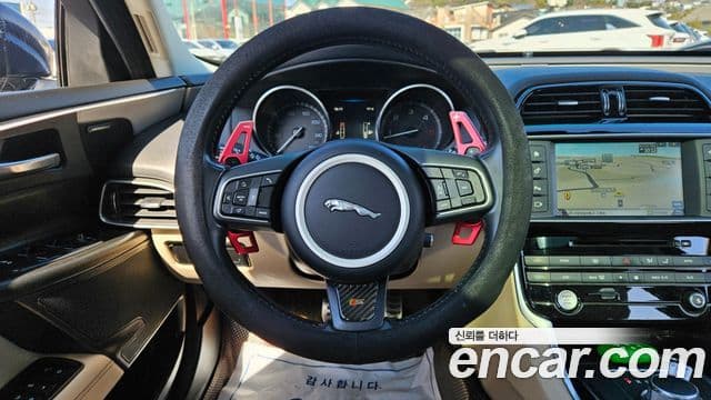 Jaguar XE Prestige, 2016 13