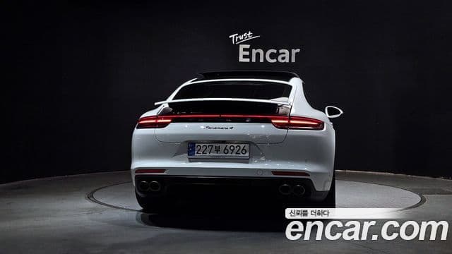 Porsche Panamera (971), 2018 4