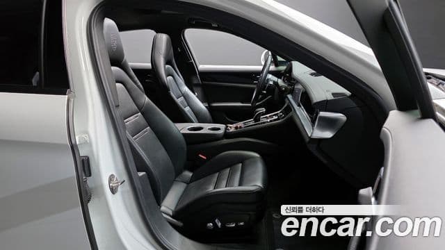 Porsche Panamera (971), 2018 10