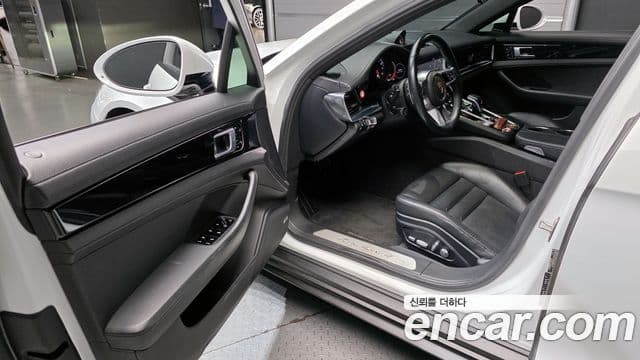 Porsche Panamera (971), 2018 11