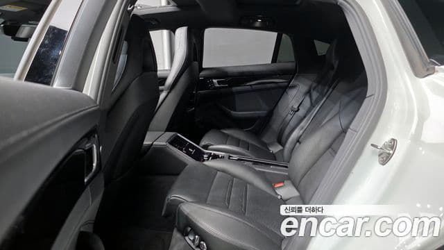 Porsche Panamera (971), 2018 12