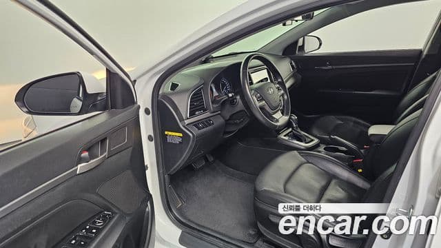 Hyundai Avante AD 1.6 e-VGT Smart, 2016 10