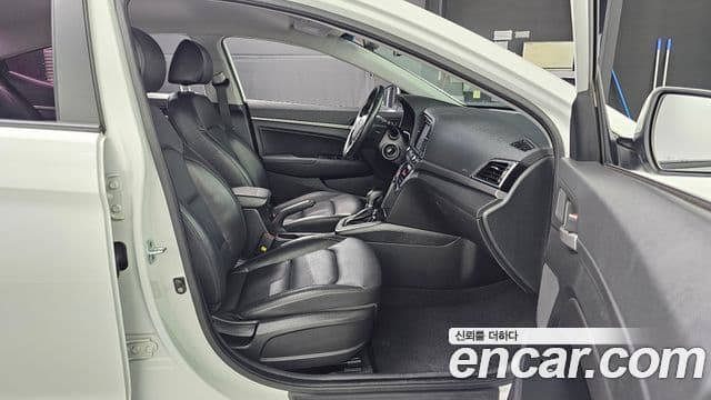 Hyundai Avante AD 1.6 e-VGT Smart, 2016 12