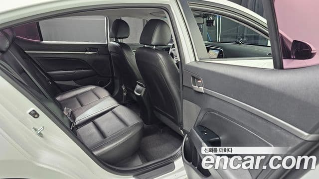 Hyundai Avante AD 1.6 e-VGT Smart, 2016 13