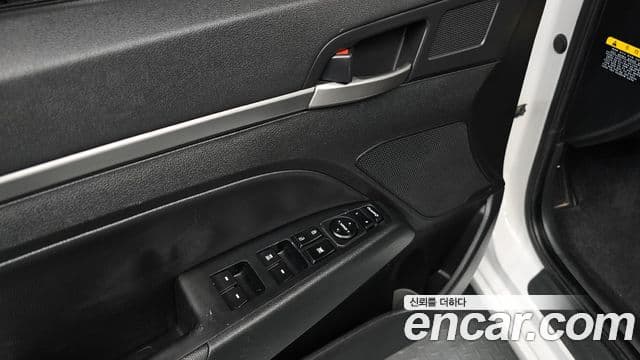 Hyundai Avante AD 1.6 e-VGT Smart, 2016 14