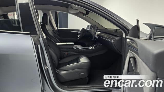 Tesla модель Y, 2025 11