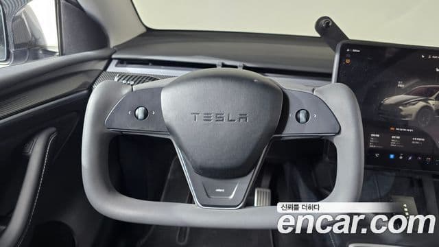 Tesla модель Y, 2025 13