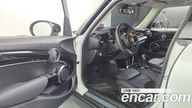 Mini Cooper 3세대, 2024 10