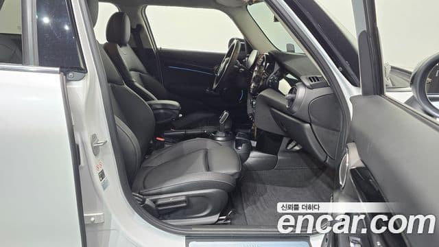 Mini Cooper 3세대, 2024 11