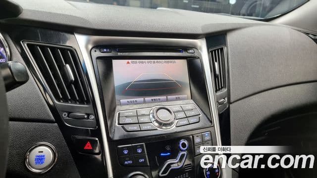 Hyundai YF Sonata люксовая версия, 2010 16