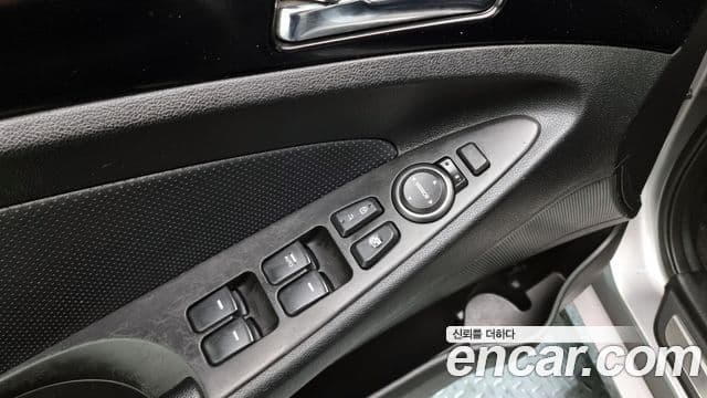 Hyundai YF Sonata люксовая версия, 2010 18