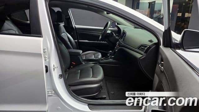 Hyundai Avante AD 1.6 GDI Value Plus, 2018 10