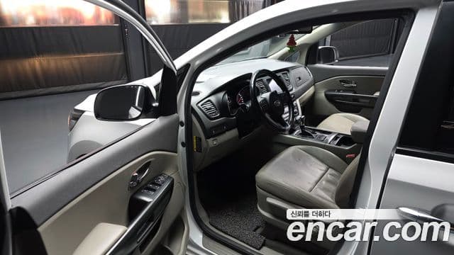 Kia All New Carnival Luxury, 2018 10