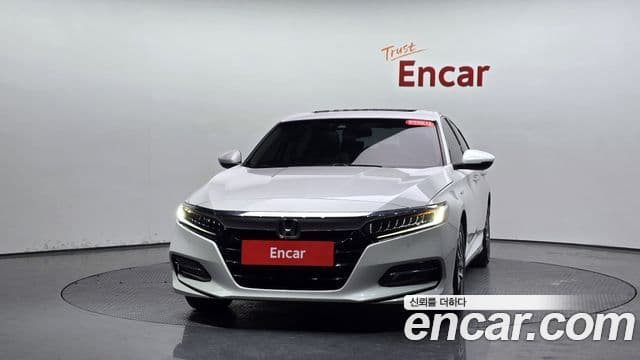 Honda Accord 10세대 2.0 гибрид Туринг (Touring), 2019 3