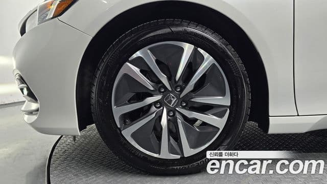 Honda Accord 10세대 2.0 гибрид Туринг (Touring), 2019 все фото