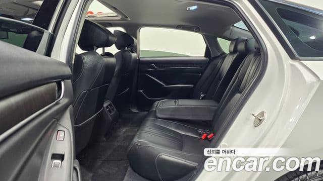 Honda Accord 10세대 2.0 гибрид Туринг (Touring), 2019 12