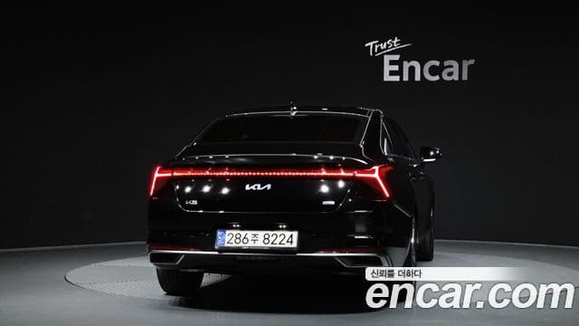 Kia K8 гибрид Signature, 2023 4