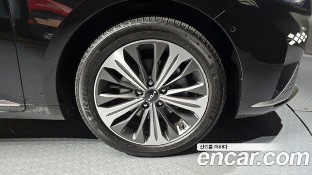 Kia K8 гибрид Signature, 2023 все фото