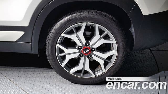 Kia Seltos Signature, 2021 все фото