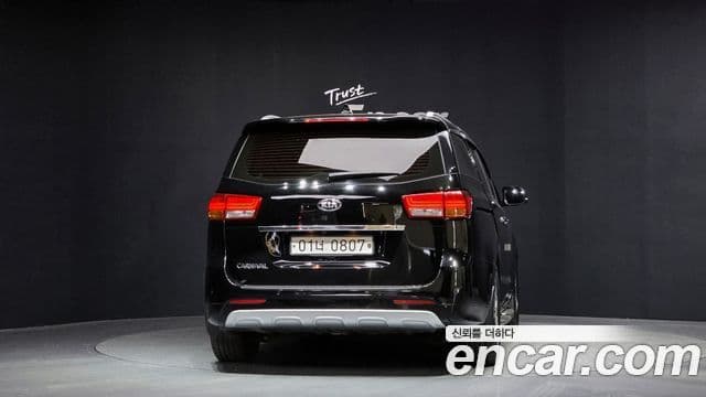 Kia All New Carnival Prestige, 2016 4