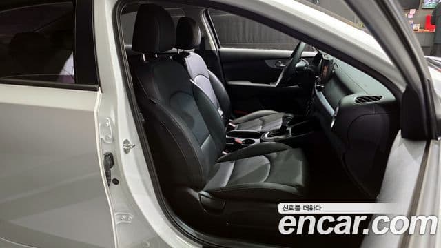 Kia The / новый New K3 2세대 Trendy, 2022 12