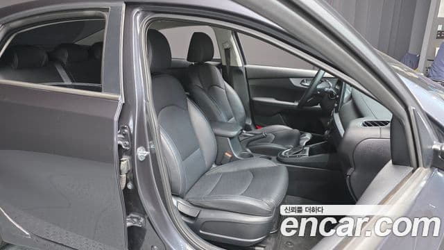 Kia The / новый New K3 2세대 Trendy, 2022 12