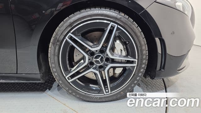 Mercedes-Benz A-класс W177 AMG A35 4MATIC седан, 2022 все фото