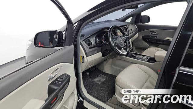 Kia All New Carnival Luxury, 2016 10