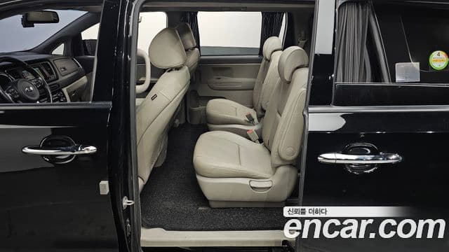 Kia All New Carnival Luxury, 2016 11