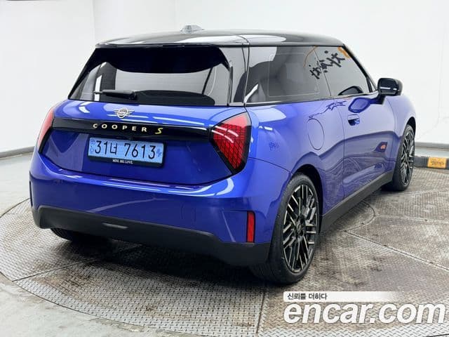 Mini Cooper Электрический (Electric) 4세대 SE favored, 2024 2