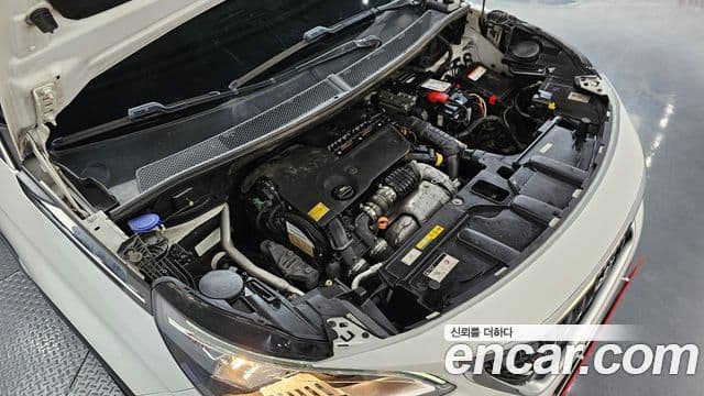 Peugeot 3008 2세대 1.6 BlueHDi Allure, 2018 6