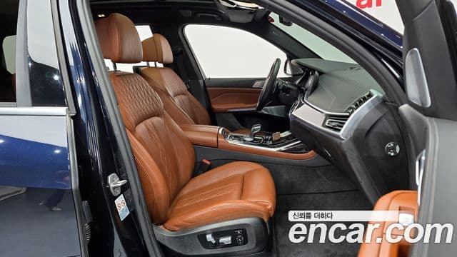BMW X7 (G07) xDrive 40i M Sport 6인승, 2021 10