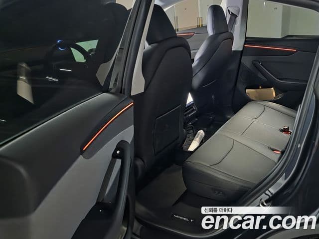 Tesla модель Y, 2025 11