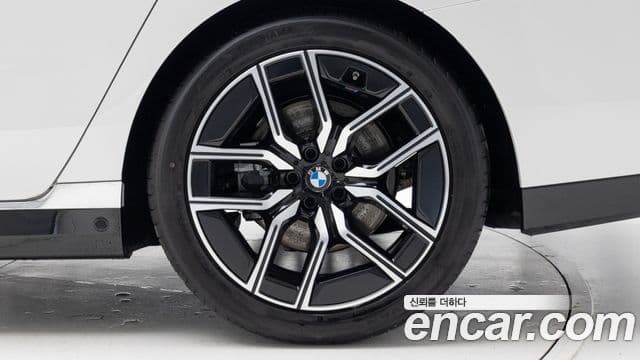 BMW 7시리즈 (G70) 740i xDrive M Sport, 2025 все фото