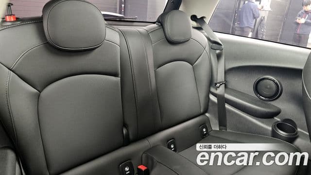 Mini Cooper 3세대, 2023 12