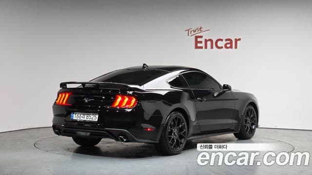 Ford Mustang купе, 2022 2