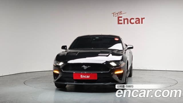 Ford Mustang купе, 2022 3