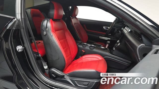 Ford Mustang купе, 2022 10