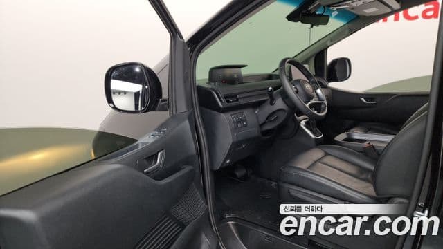 Hyundai Staria Modern, 2025 10