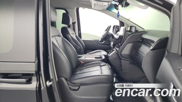 Hyundai Staria Modern, 2025 11