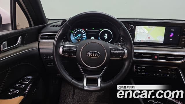Kia K5 гибрид 3세대 Signature, 2021 13
