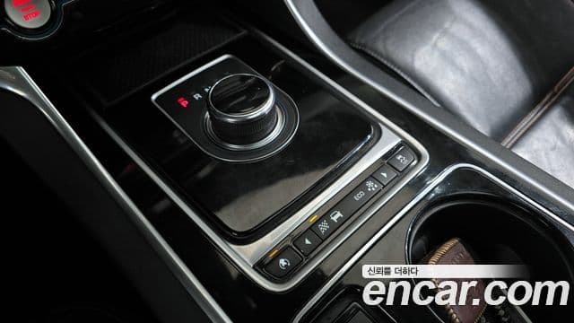 Jaguar XE 20d Prestige AWD, 2017 9