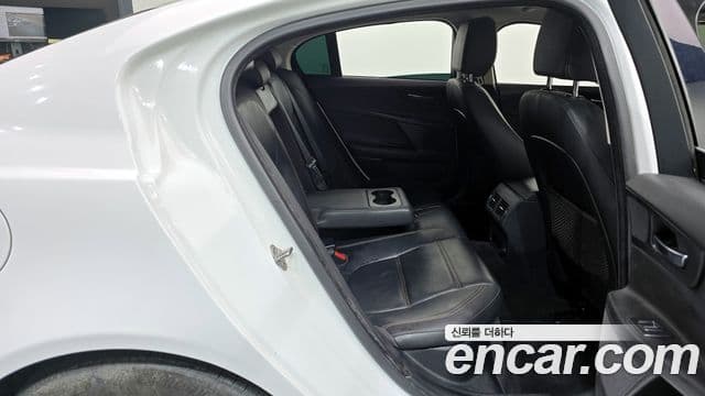 Jaguar XE 20d Prestige AWD, 2017 12