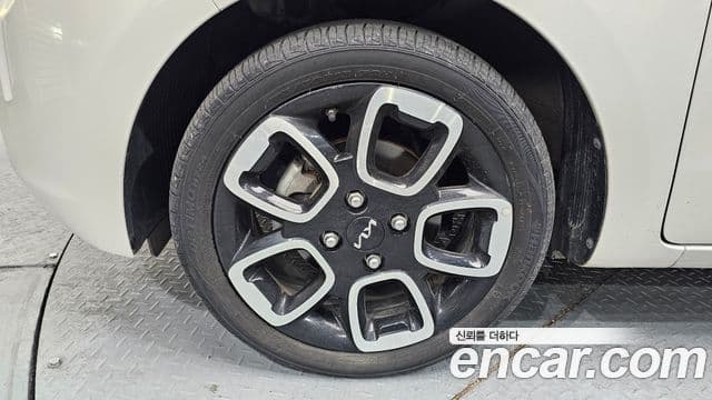 Kia The / новый New Ray Signature, 2022 все фото