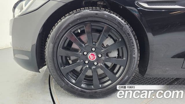 Jaguar XE Prestige, 2018 все фото