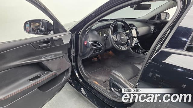 Jaguar XE Prestige, 2018 10